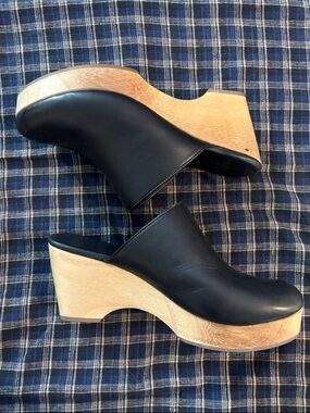 Everlane Clogs - Black